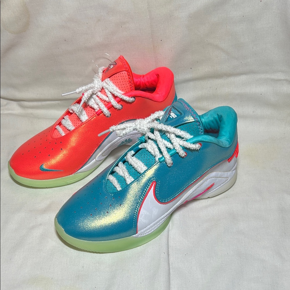 NWOB NIKE LeBron XX2 Size 9 men’s